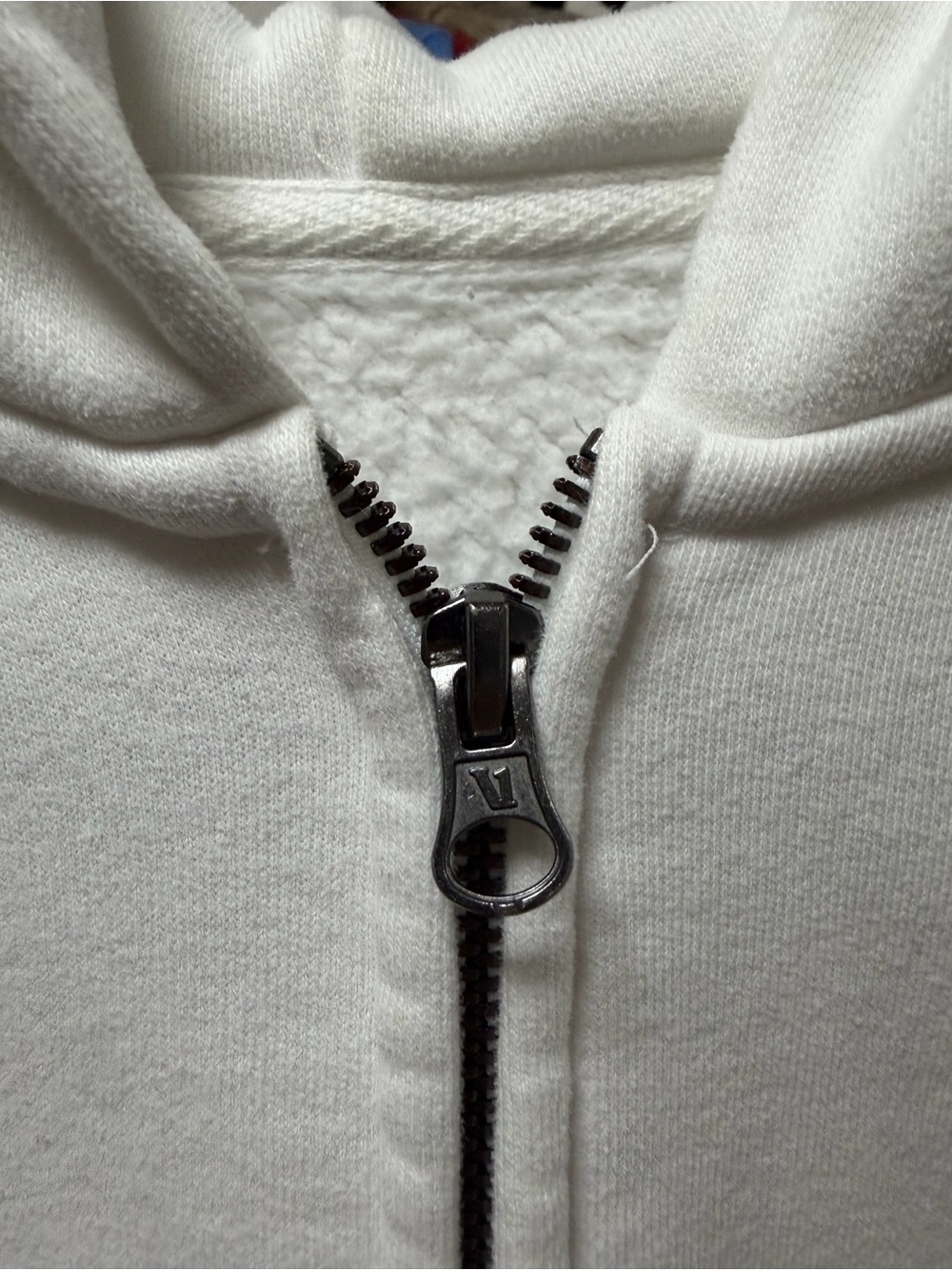 Vuori White Full-Zip Hoodie Sweatshirt - Picture 4 of 4